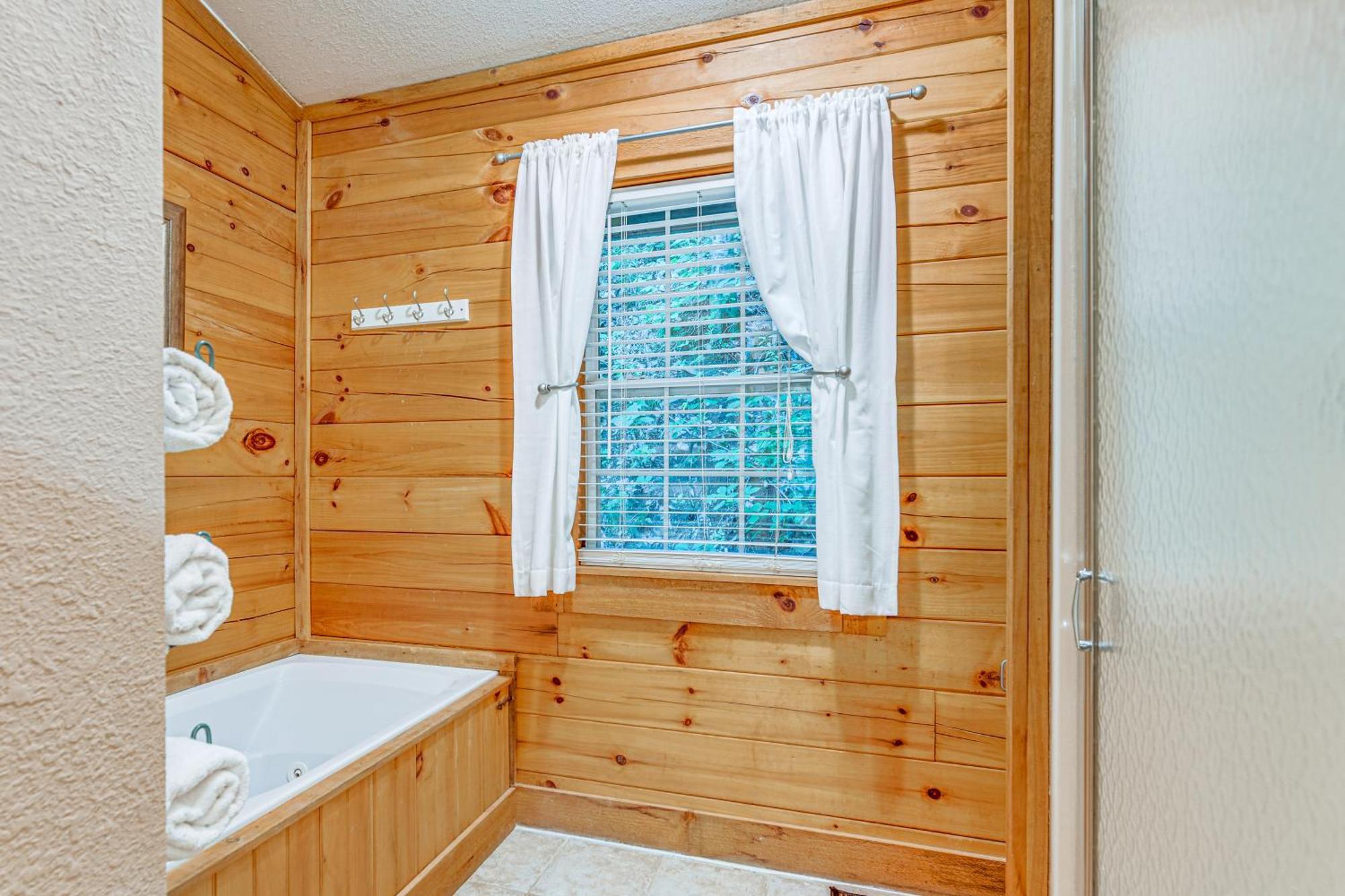 Serene Maggie Valley Retreat With Deck And Hot Tub! Buitenkant foto