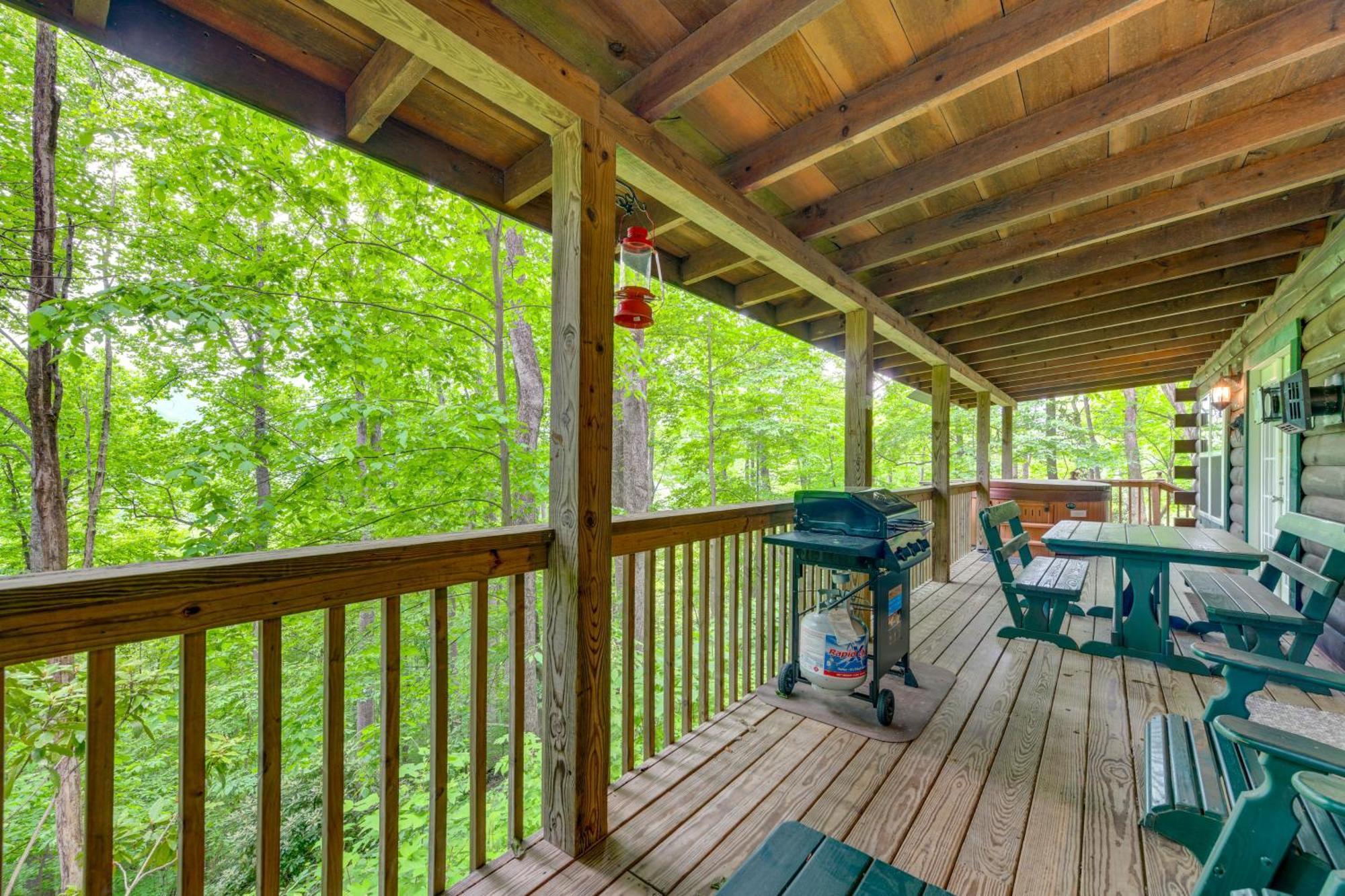 Serene Maggie Valley Retreat With Deck And Hot Tub! Buitenkant foto
