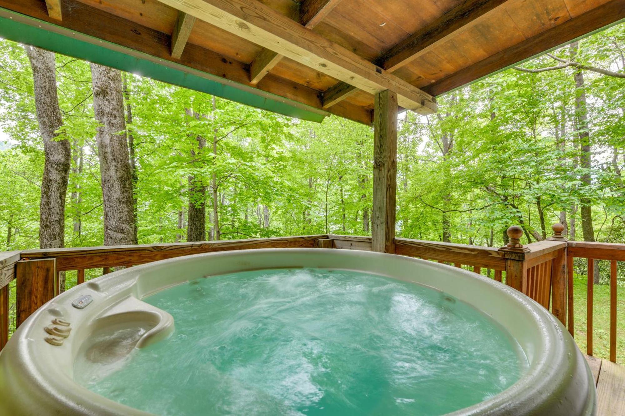 Serene Maggie Valley Retreat With Deck And Hot Tub! Buitenkant foto